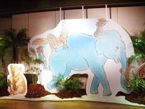 展示会場が暗い(笑)