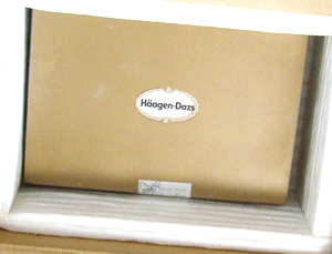 ダンボールの中にまた発砲スチロールのハコ!!まさにハコのマトリョ~シカjah(ry…