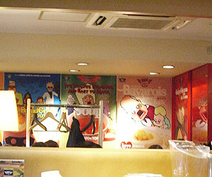 おじいちゃんとまご風のキャラはあの車のCMにでてますね。"